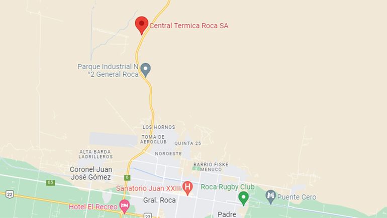 La central TermoRoca está ubicada en las afueras de la ciudad, sobre la Ruta 6.