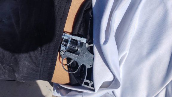 Amenazaron a una mujer con un arma y le robaron todo