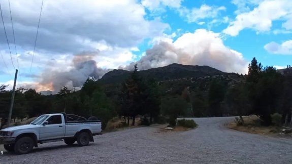 Preocupación por un voraz incendio en Cuesta del Ternero