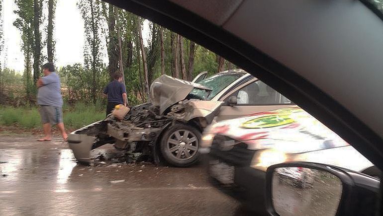 Impactante accidente en Ruta Chica dejó un auto destrozado