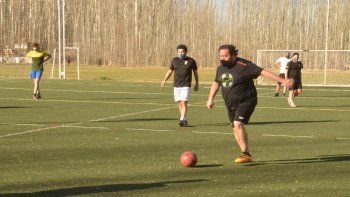 ya se juega el metegol humano en cipo y neuquen espera