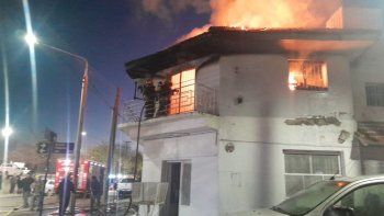 tragedia: murieron tres integrantes de una familia en un incendio en el bajo neuquino
