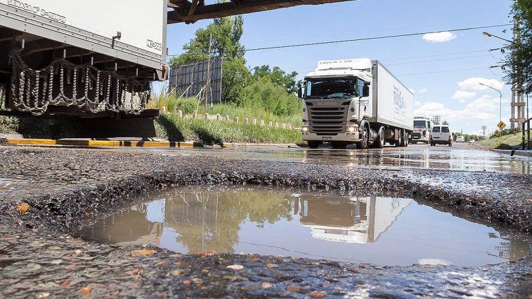 Al fin arreglaron el peligroso pozo en la Ruta 151