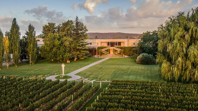 Panorámica de la bodega centenaria se presenta a concurso prevetivo. | LMCipolletti.com Panorámica de la bodega centenaria se presenta a concurso prevetivo.