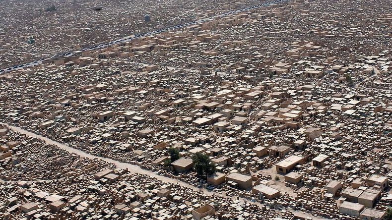 El argentino recorrió distintas regiones de Irak y aseguró que el cementerio de Wadi al-Salam fue la experiencia más impactante de todo el viaje.