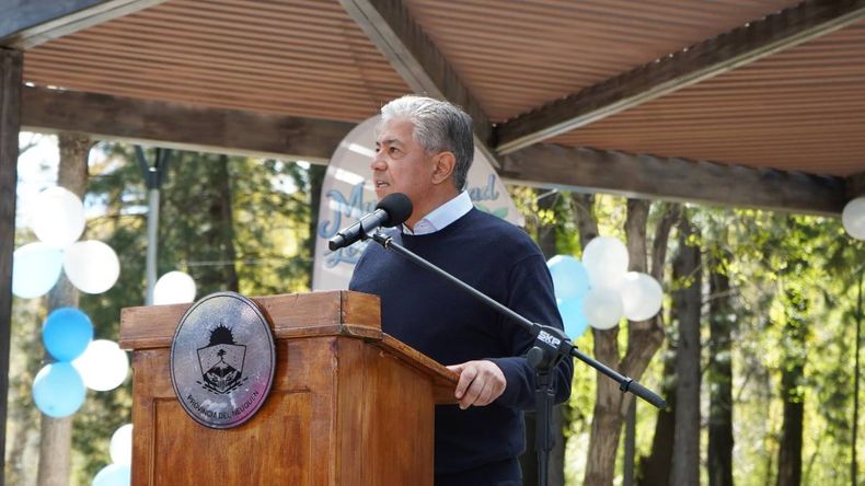 Rolando Figueroa anunció una importante rebaja en la tarifa de residenciales del EPEN.