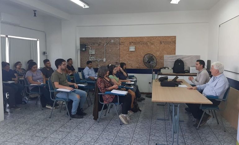 Dictan capacitación en el diseño de marcas