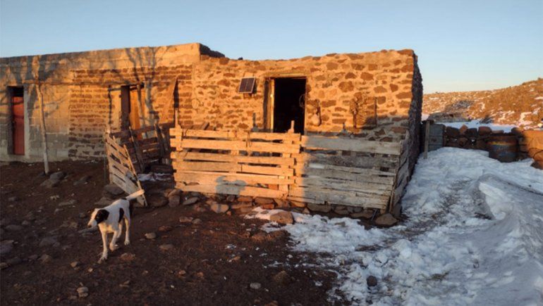 Asistieron a familia que estaba aislada en la meseta de Somuncura