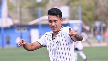 Maxi López anotó un doblete para Cipo. (Foto: Luis Amaolo).