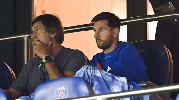 Messi, este sábado mirando desde un palco el triunfo del PSG.&nbsp;