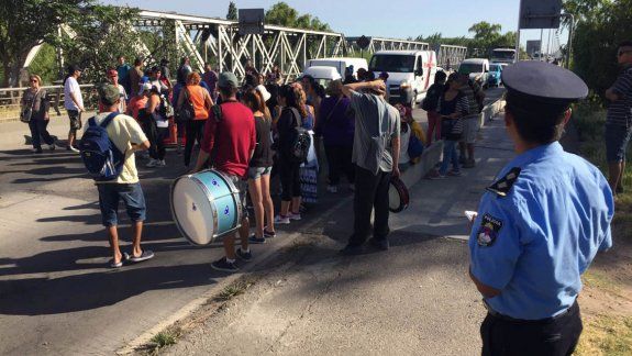 Levantaron el piquete en los puentes