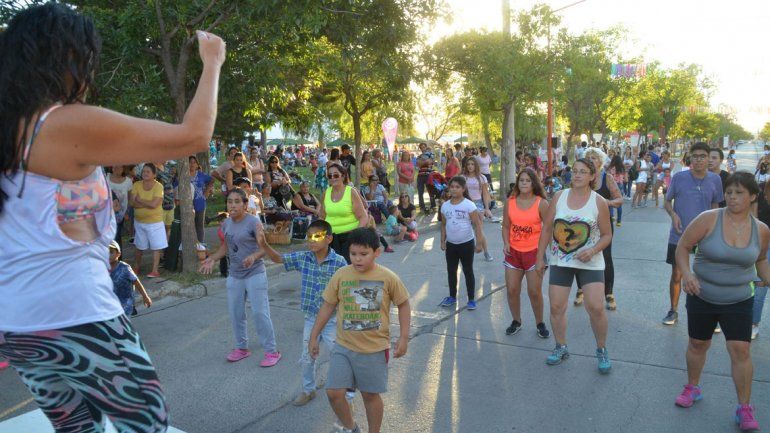Los niños y los grandes que participan de las murgas lucieron el colorido de sus atuendos y mostraron el talento que tienen para el buen ritmo y la alegría. También hubo clases de baile.