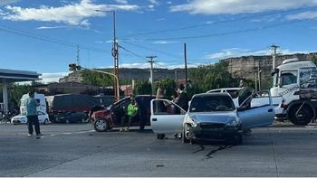 El tremendo choque ocurrió en uno de los ingresos a Villa Regina sobre Ruta 22.