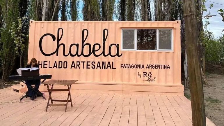 En medio de la naturaleza, se elabora este helado con los sabores del valle.