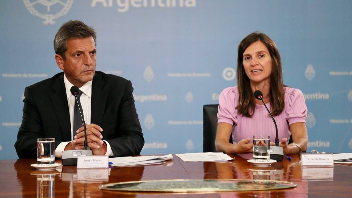 El anuncio del crédito para jubilados, presentado por Sergio Massa y Fernanda Raverta.