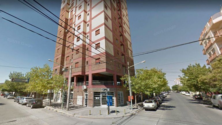 Un adolescente rompió la vidriera y lo atraparon robando el dinero de la caja registradora