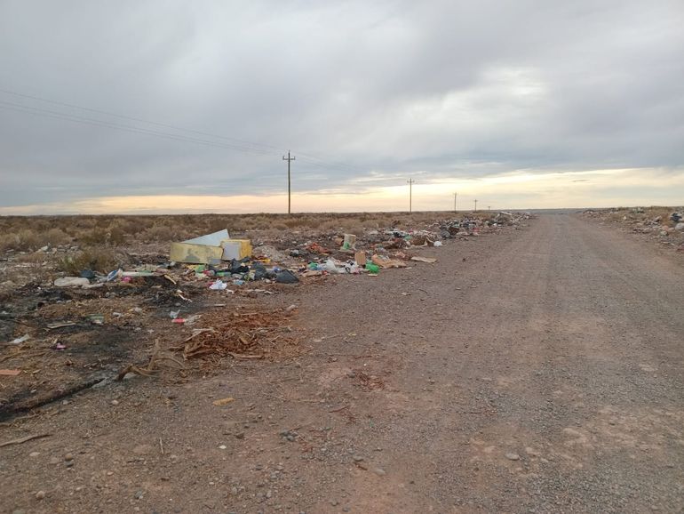 Los vecinos de Las Perlas se quejan permanentemente de las carencias y dificultades que sufre su comunidad. La proliferación de microbasurales es una de las críticas que se reitera.