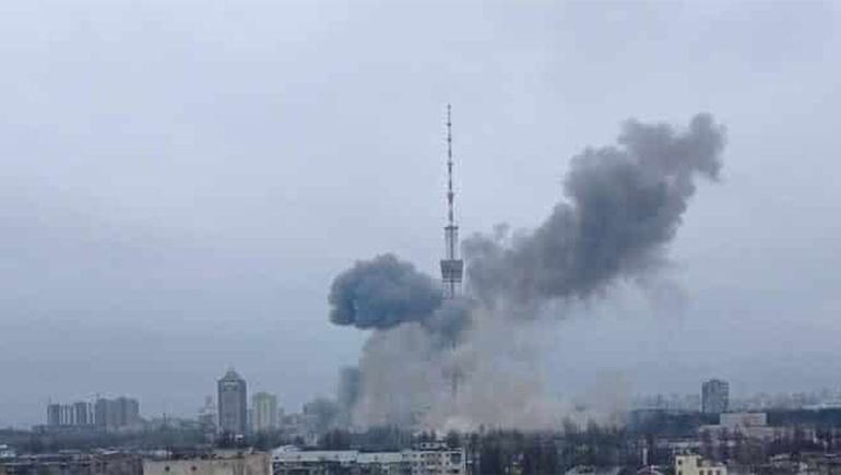 Ucrania acusó a Rusia de atacar la torre de telecomunicaciones de Kiev