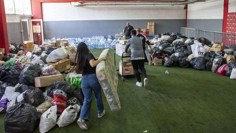 Los emprendedores esperan llenar el camión con las donaciones. Incentivan a los vecinos con un sorteo de sus productos.