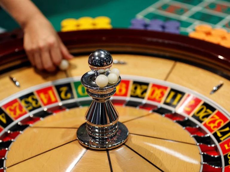 Les prohíben entrar al casino porque pierden y se ponen violentos