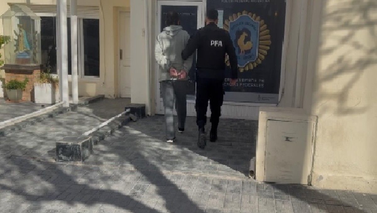 El prófugo fue atrapado en inmeciaciones de una escuela primaria.