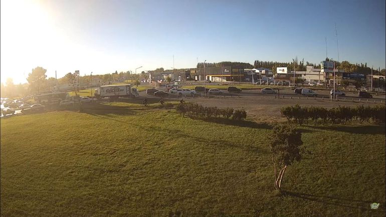 El tránsito vehicular se torna lento en la zona de los puentes carreteros que conducen a Neuquén. ATE comenzó la protesta en demanda de mejoras salariales y en rechazo a la propuesta del gobierno rionegrino.&nbsp;