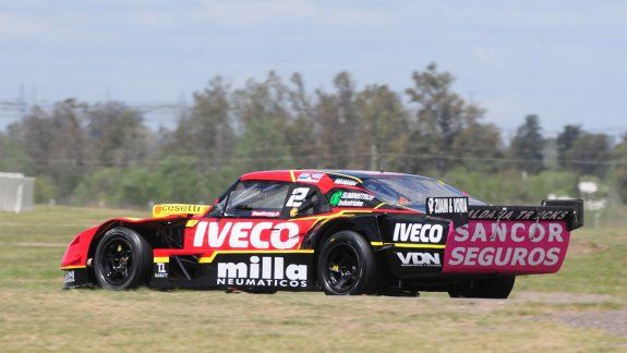 Urcera probó en La Plata antes de la doble fecha del TC