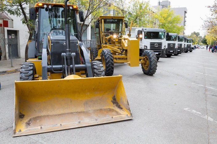 La Municipalidad presentó maquinaria para mejorar los servicios en la ciudad