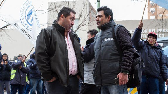Omar Meza asegura que el Municipio no cumple lo que se firmó.