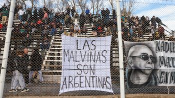 Las Malvinas son Argentinas. Una de las banderas en La Visera. Las Malvinas son Argentinas. Una de las banderas en La Visera.