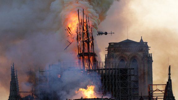 Tristeza por el incendio de la catedral de  Notre Dame