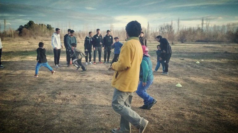 Los chicos de Martín Fierro pasaron una tarde diferente con los jugadores de Cipo