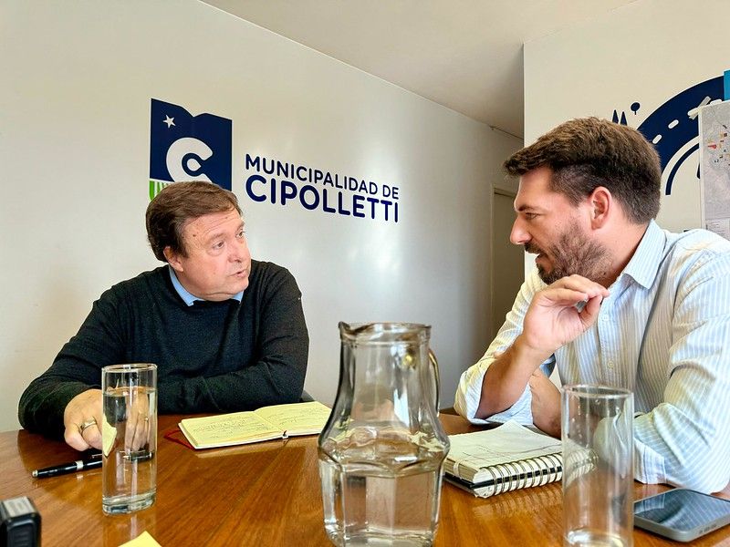 Rodrigo Buteler y Alberto Weretilneck estuvieorn reunidos en el edificio municipal.&nbsp;