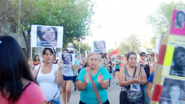 Los familiares marcharon en varias oportunidades por Emilia Vera.