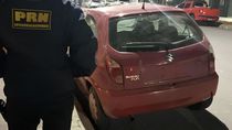 El el auto Suzuki Fun recuperado por la Policía. Su dueño había denunciado que se lo robaron dos asaltantes armados cuando estaba en una plaza. 