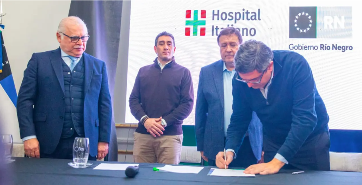 El Gobierno provincial firmó un convenio estratégico que permitirá atender casos complejos, capacitar al personal médico y evitar traslados innecesarios mediante telemedicina.
