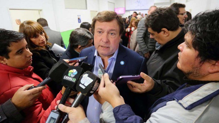 Weretilneck firmó el convenio con 21 instituciones de Cipolletti.