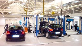 La mujer se llevó un dolor de cabeza tras dejar el auto en el taller mecánico. Foto Ilustrativa.