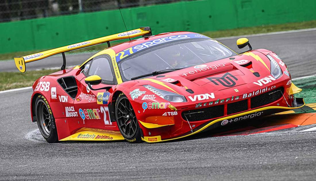 Lujosa Ferrari y pinta de campeón