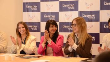 Aplausos y alegría en la presentación de Villaverde junto a Lemoine y Ponce. Foto María Isabel Sánchez.
