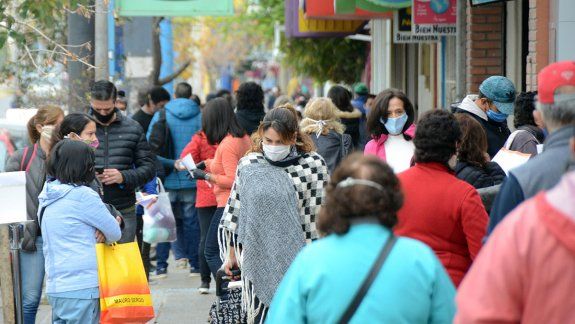 Nuevo récord de casos en un día en el país: 240 contagios