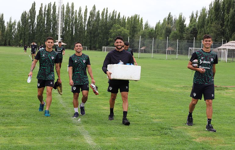 Cipolletti enfrenta a Costa Brava en un duelo clave: el árbitro, en la mira...