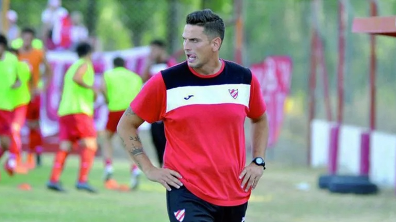Guillermo Doglioli dejó de ser el entrenador de Independiente pero no va a Cipo