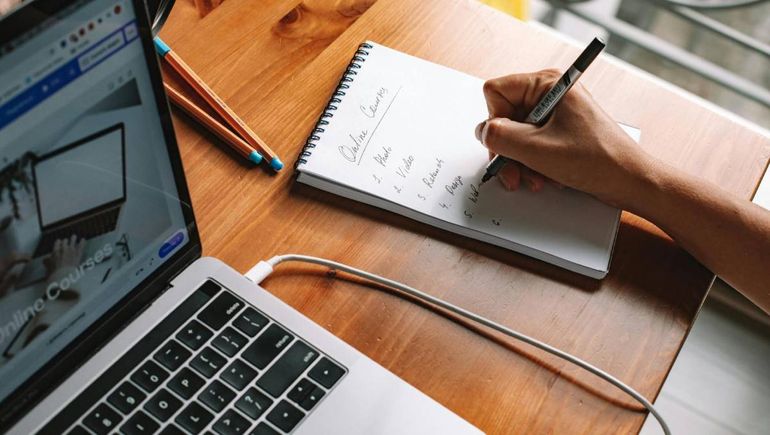 Río Negro busca ampliar su población bilingüe con clases gratis de inglés.