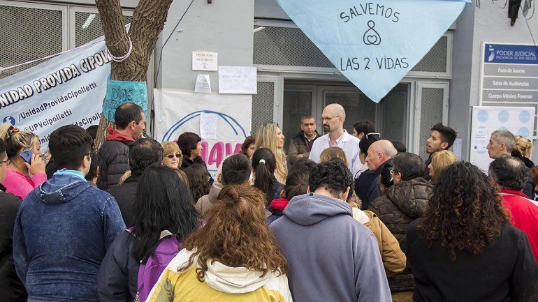 Las mejores fotos afuera del juicio contra el ginecólogo Rodríguez Lastra