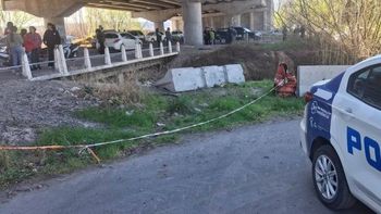 Misterio: encontraron el cuerpo de un joven junto a una moto y su tío sigue desaparecido