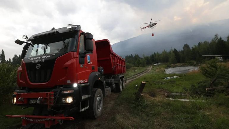 Más de 400 brigadistas y siete medios aéreos trabajan para contener los incendios de El Bolsón