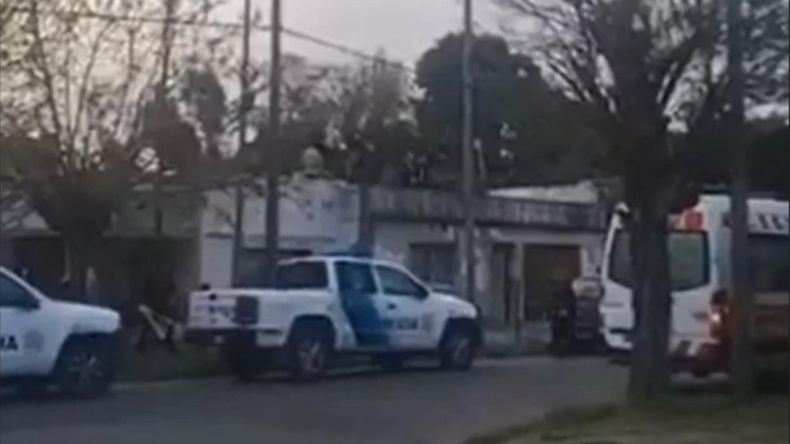 Un niño murió electrocutado por gritar el gol de Boca y una sargento se infartó mientras intentaba reanimarlo