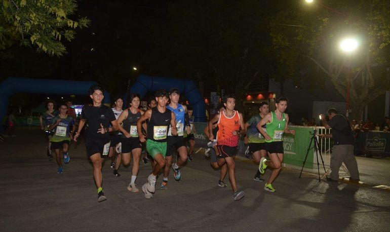 El evento se realizó en la calle Fernández Oro y convocó a 270 corredores.&nbsp;