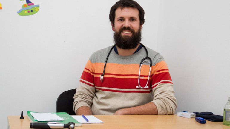 El pediatra Gabis está preocupado por la salud de los niños perlenses.